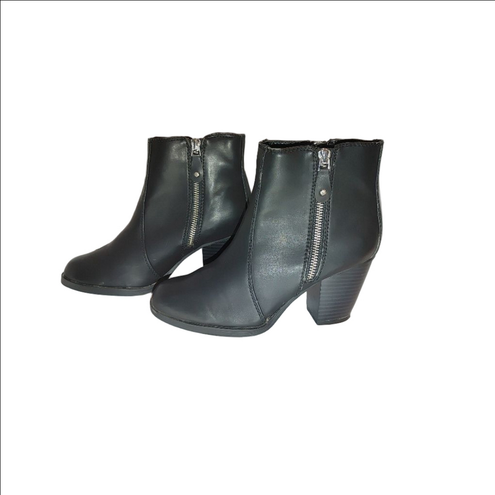 Vera Wang Booties